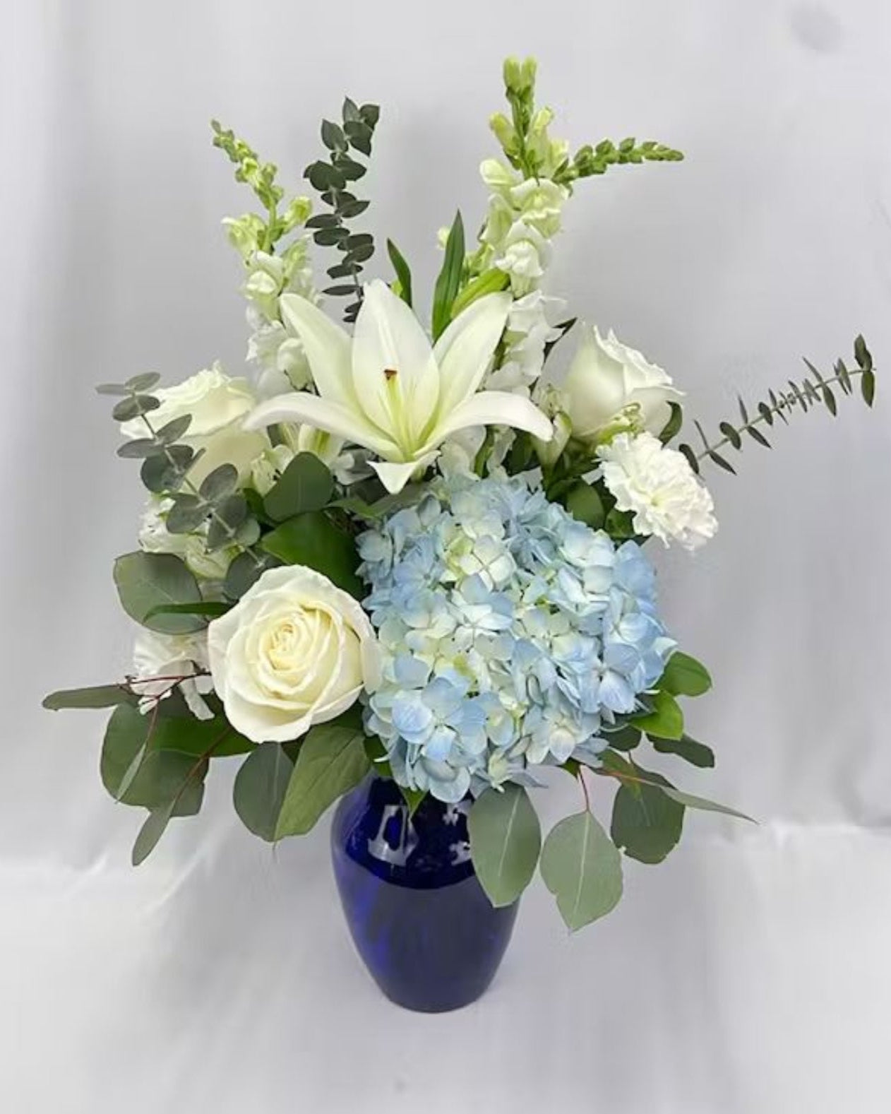 Vase blue bouquet